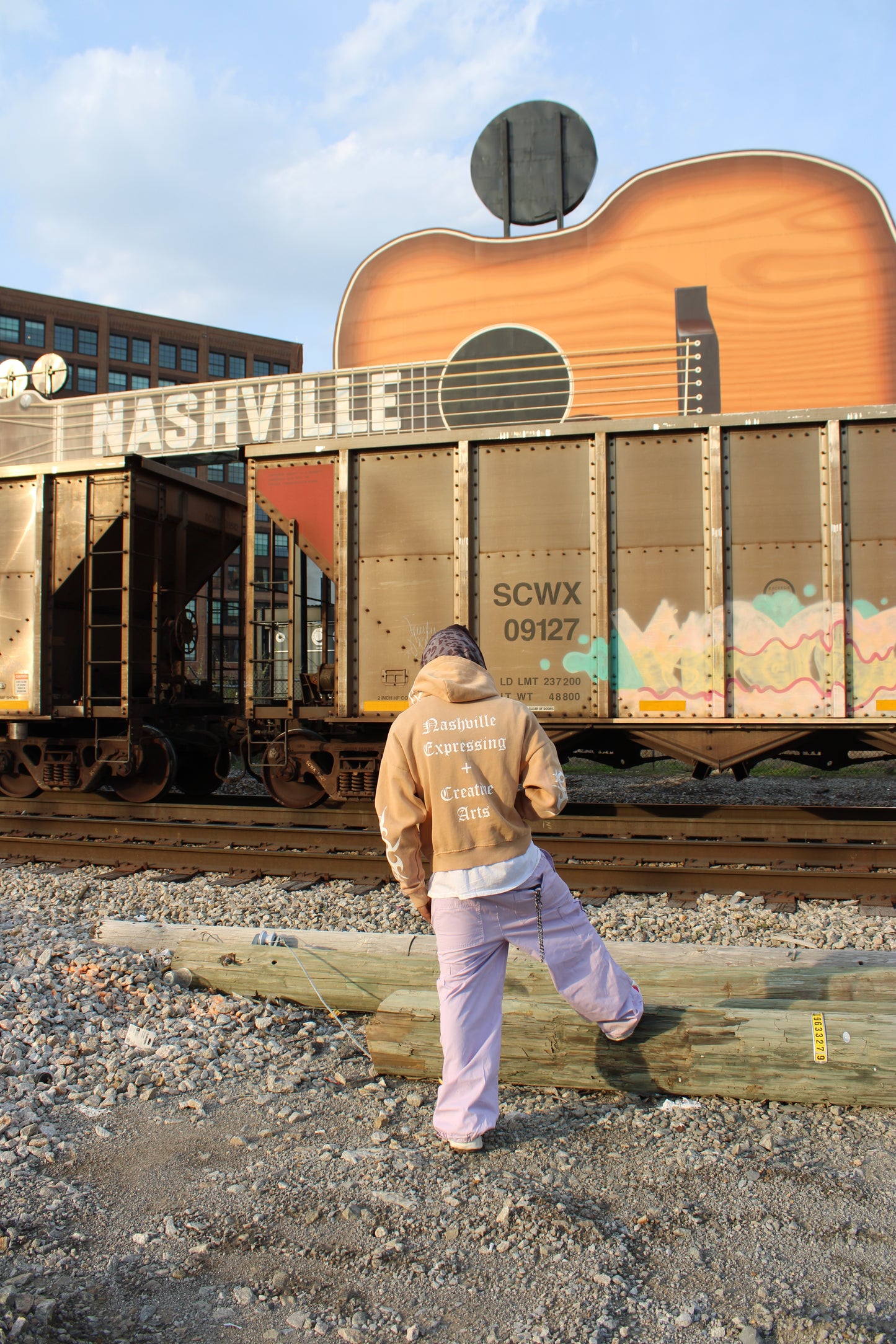 LONEDIVINITY CAPSULE 1 - NASHVILLE EXPRESSING + CREATIVE ARTS